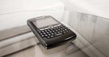 Blackberry presenta dos nuevos modelos para empresarios Imagen de Blackberry sobre una mesa
