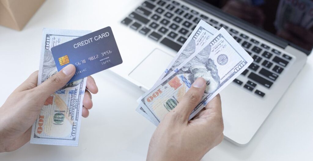 Cada vez más personas en Estados Unidos eligen pagar con tarjeta que pagar en efectivo