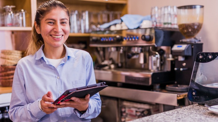 Dueña latina de una cafetería