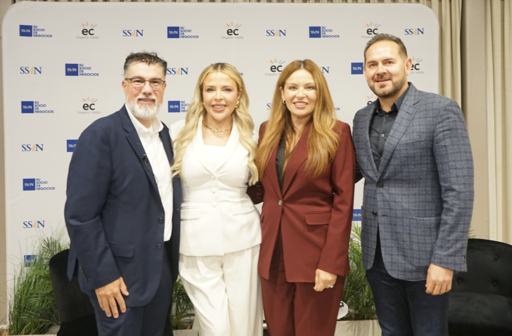 De izquierda a derecha, Giancarlo Bresani moderador, Esmeralda Hernández CEO de Beauty Creations, Elvia Sánchez CEO de MC Electric and Contracting y Raúl Rodríguez CEO de Movita Juice Bar